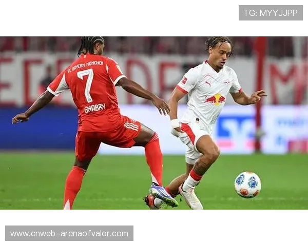 西蒙斯内切兜射中柱，热刺错失绝杀良机